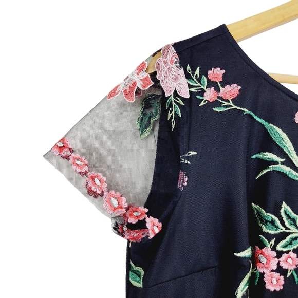 Adrianna Papell Floral Embroidered Tulle Overlay Dress Size 8 Black Lace A-Line - Picture 8 of 13